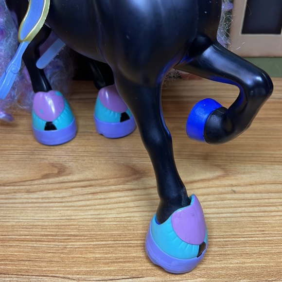 Vintage 2002 Kid Kore Rainbow Horse with Crown & Saddle L 9” x H 10.5” - Picture 10 of 13
